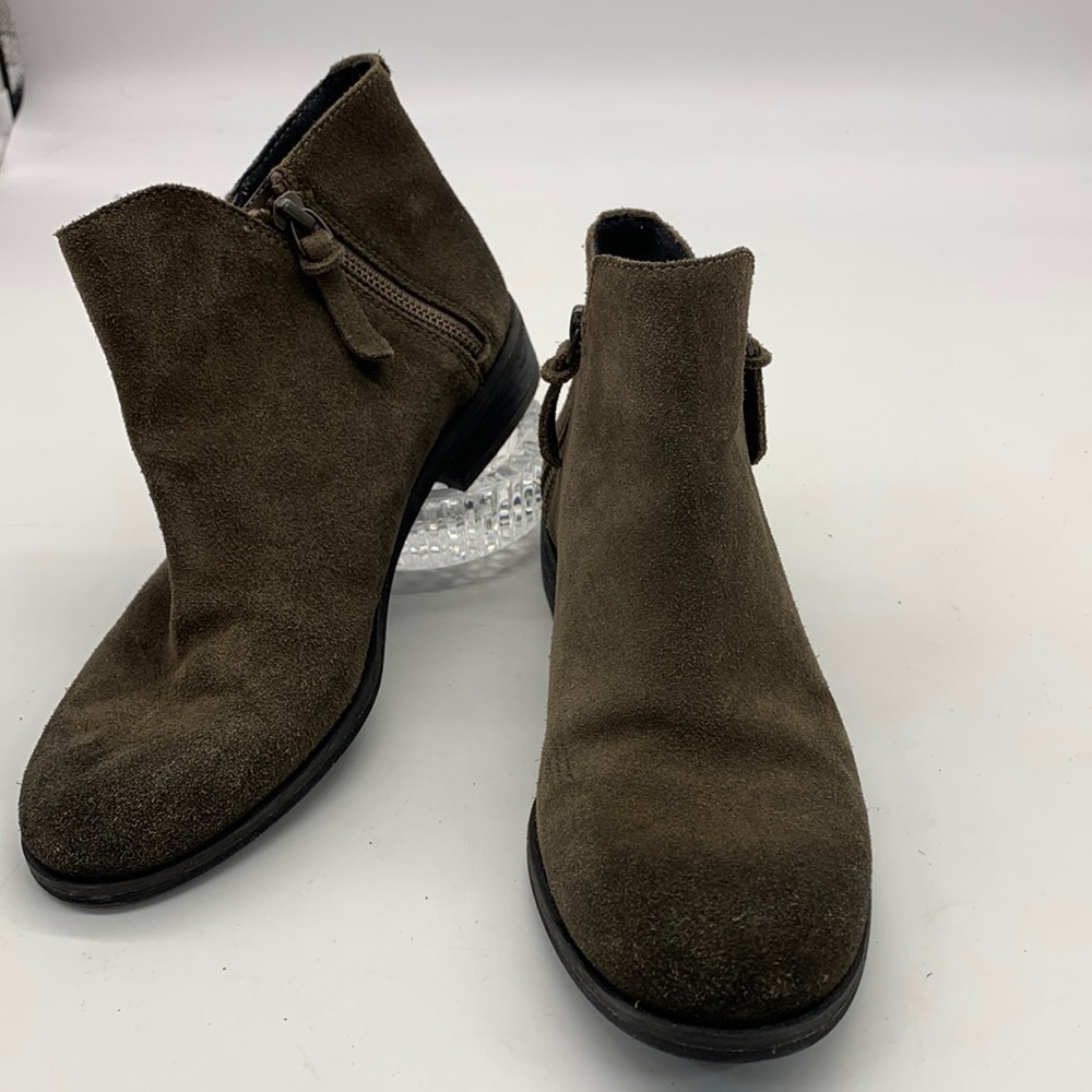 Treasure & Bond Olive Green Suede Ankle Booties size 5